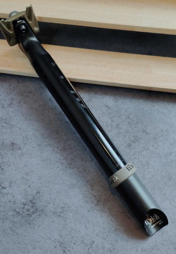 Cốt yên Fizik Cyrano SB25, size 31.6mm, chất liệu Carbon dài 350mm (Hàng không hộp) - Ảnh 2